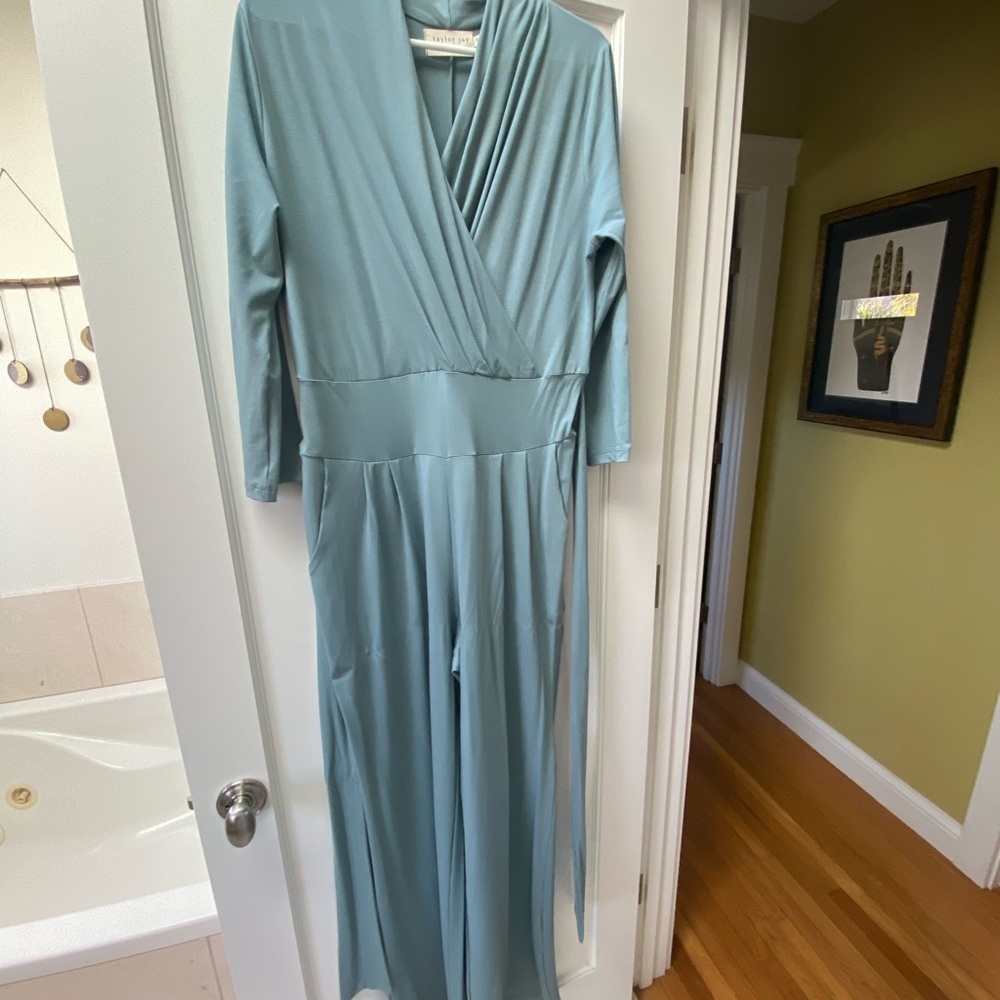 Versatile, stylish, comfortable jumpsuit. Dress up or down. Worn once.